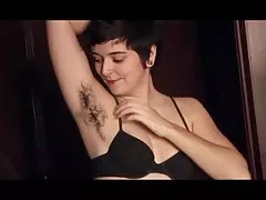 Haarige Muschi sexy Babe spricht über ihre erstaunliche Körperbehaarung