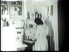Handwerker fickt geilen Hausfrau in Vintage Pornos
