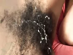 Sperma auf schwarze haarige Muschi comp1