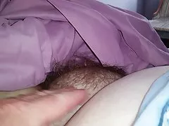 Aufdeckung von meinem Wifes Dicke haarige Muschi am Morgen