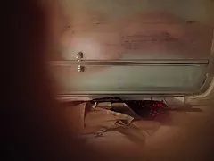 Haarige Frau im Schlafzimmer (versteckte Kamera)
