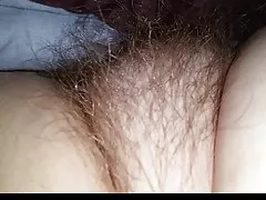 Haarigen Grube, große Titten, Nippel, weich behaarte Muschi.