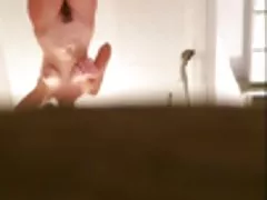 Zeitlupe haarigen Busch-Frau aus der Dusche