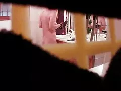 Versteckte Kamera - Reifen 55 yo gefangen im Badezimmer
