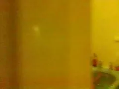 Ahnungslos Reife Frau im Bad