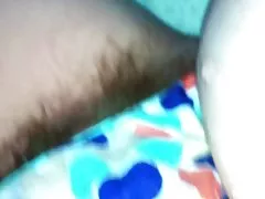Wifes behaarte fleischige Muschi in Höschen