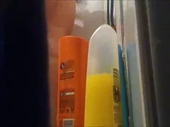Nackte Mama von versteckte Kamera in der Dusche erwischt